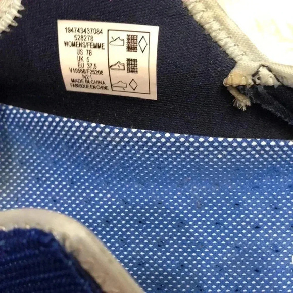 Lands End women’s boat shoes with Velcro strap - Picture 6 of 8